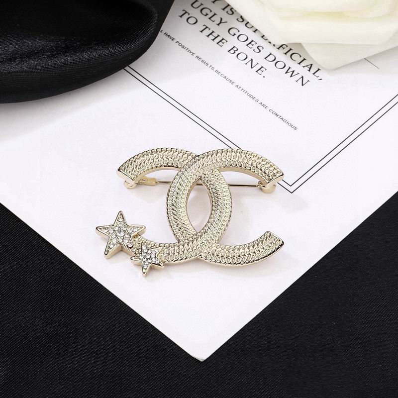 Chanel Brooch 05yxs32